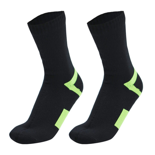 Calcetines de Alto Rendimiento Negro y Verde Lima: Visibilidad y Diseño Funcional