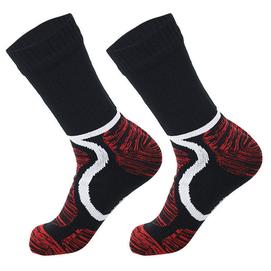 Calcetines Deportivos de Alto Rendimiento: Diseño en Negro y Rojo con Detalles Blancos