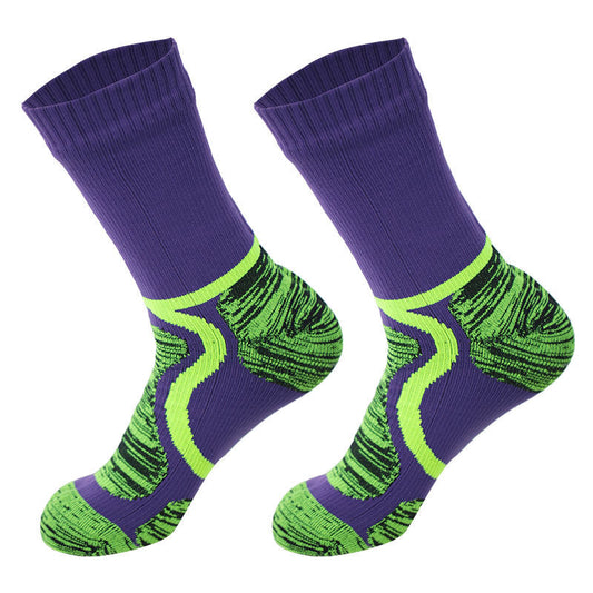 Calcetines Deportivos de Alto Rendimiento: Diseño en Púrpura Vibrante y Verde Neón