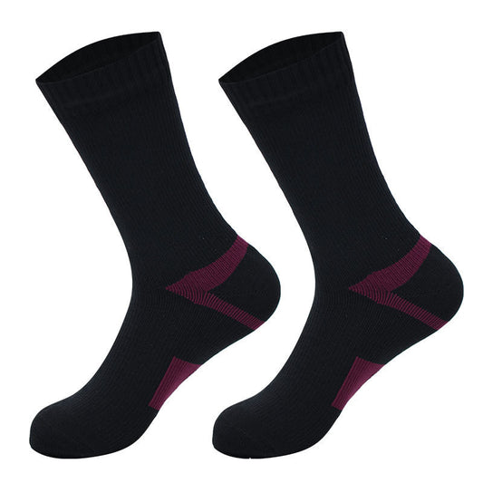 Calcetines Impermeables Negros con Detalles Púrpura: Estilo Deportivo y Protección Avanzada